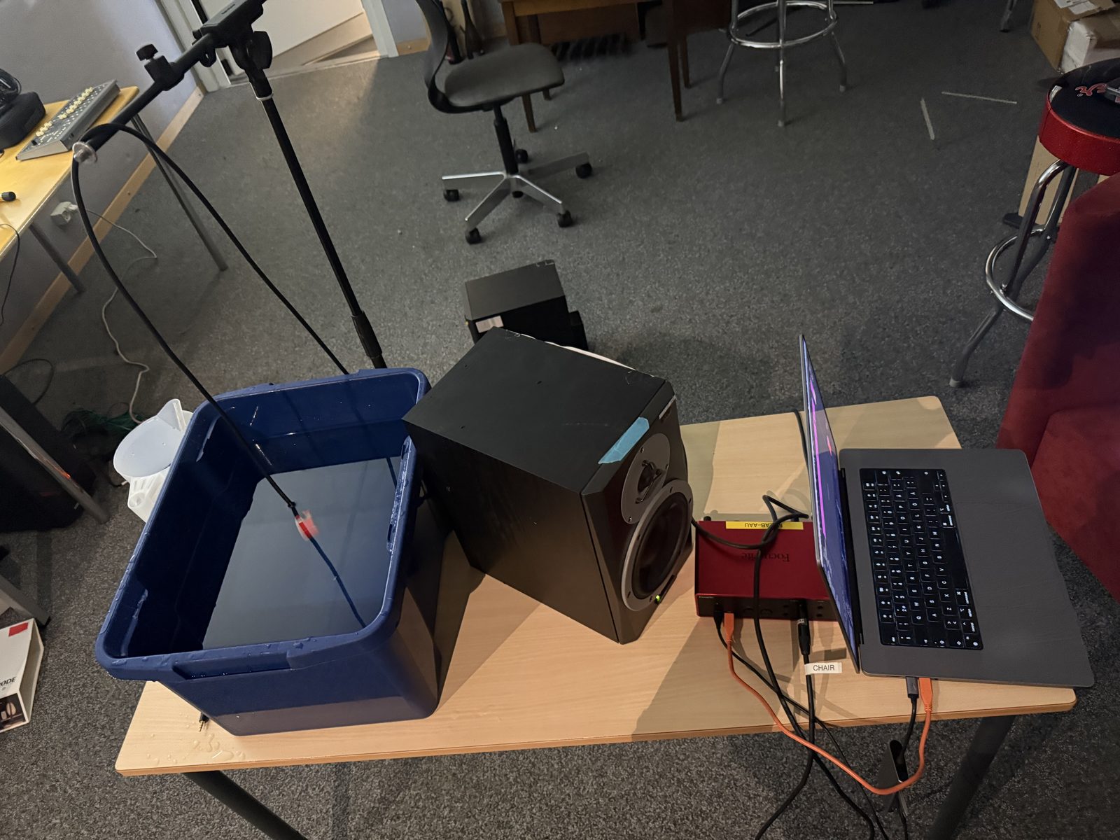Water tank recording setup